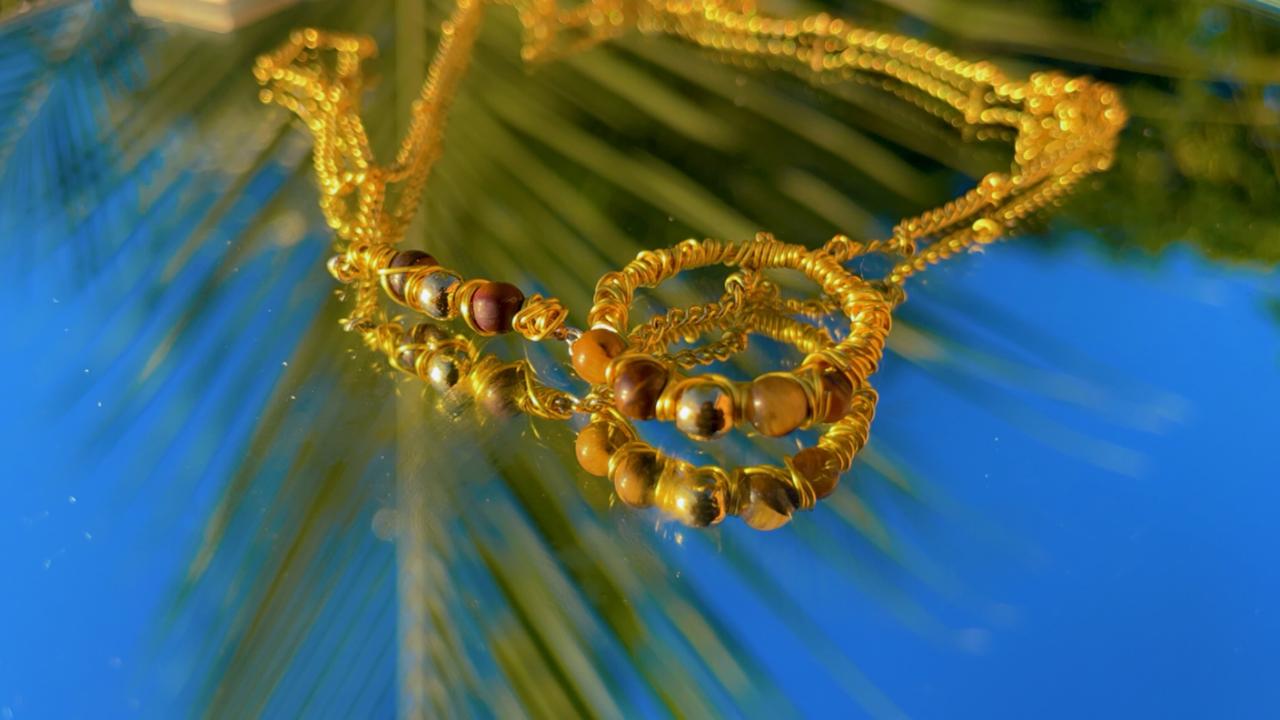 Gold wire necklace